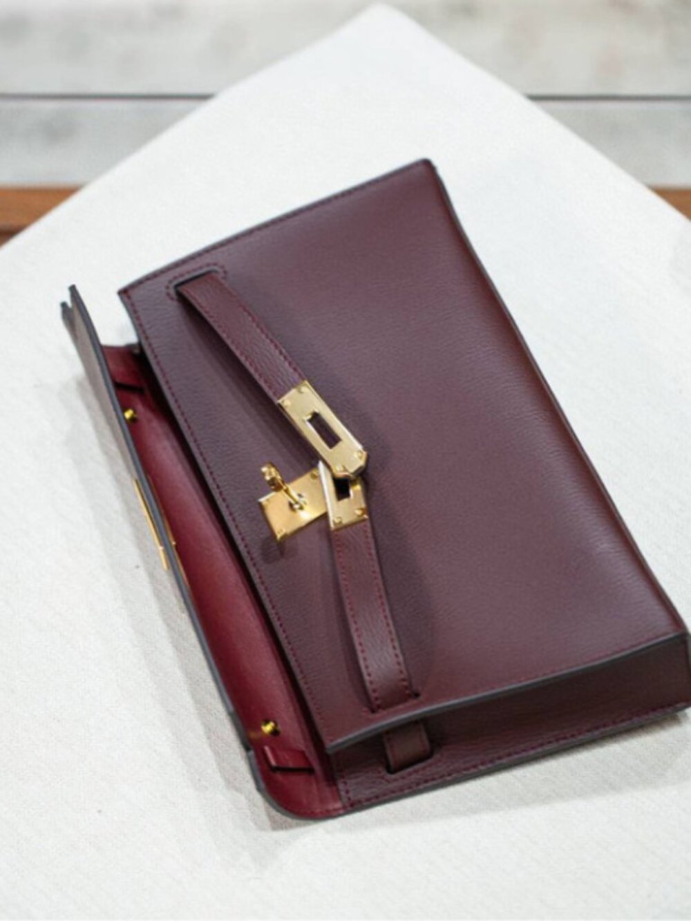 Luxe Leather Shoulder Bag & Clutch | Elegant Structured 90s Aesthetic - Picture 5 of 9